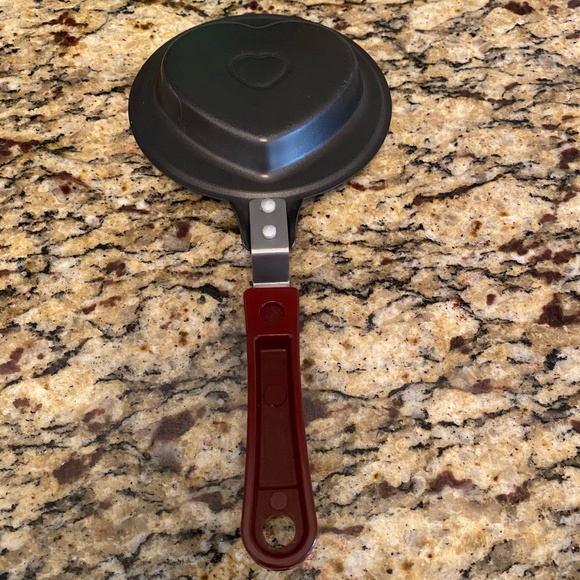 Fun Heart Shaped Mini Frying Pan ❤️ - Picture 13 of 16